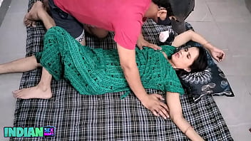 Unexperienced Indian Wifey Gets her Fabulous Labia Plumbed Deep Inwards