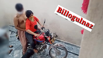 Red-hot Gonzo humped by pal on bike hindi audio