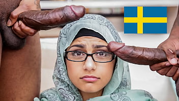 MIA KHALIFA - Min pojkvä_n lå_ter mig inte ha en trekant, så_ jag hade fuck-a-thon med två_ svarta mä_n