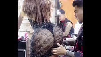 ESTILISTA  CORTANDO EL CABELLO CON FINAL FELIZ Porn