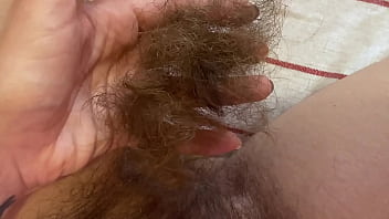 TRIMMING MY Supah Lengthy Vulva HAIR CLOSEUP