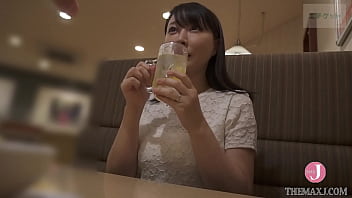 2 ladies encountered at an izakaya with whom had a threesome, and checked her twat at the opening up legs! Isn't it so smooth? Are you using herbicide? - Intro